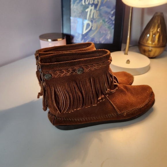 Minnetonka Moccasins 292 - Women's High Top Fringe Boot - Dusty Brown Suede - Picture 7 of 15